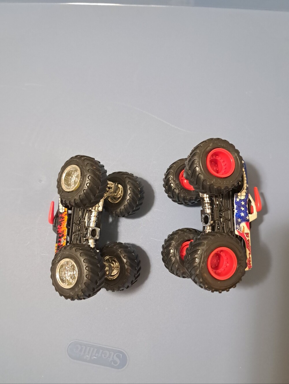 Hot Wheels Monster Jam "El Toro Loco" Star stripes Monster Truck Set Loose. - Picture 6 of 8